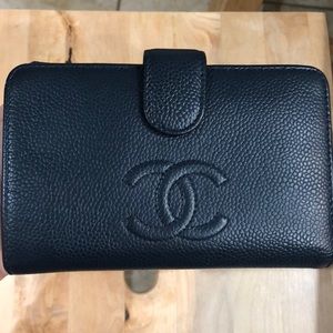 ***SOLD***Authentic chanel caviar wallet